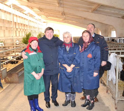 Министр поблагодарил за работу телятниц отделения "Кругловское"