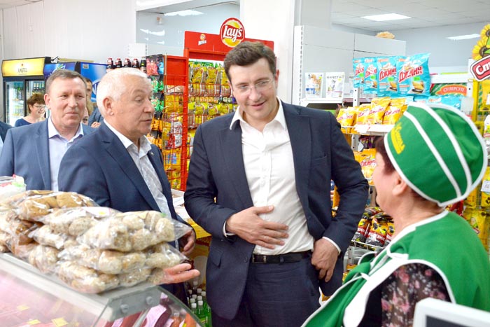 О работе облпотребсоюза и Ардатовской кооперации главе региона рассказали председатель правления облпотребсоюза Н.И. Пырков и председатель правления райпо Р.С. Янбиков при посещении магазина "Слобода" в Саконах. Продукция местных кооператоров – хлебобулочные, мясные, кондитерские изделия, полуфабрикаты – пользуется спросом не только у жителей района, но и в других районах и городах области и широко представлена в магазинах райпо