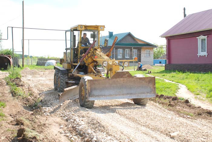 По отремонтированной дороге переулка дети пойдут в школу По отремонтированной дороге переулка дети пойдут в школу