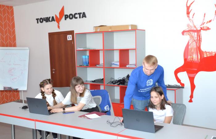 Группа саконских школьников осваивала IT-квантум и защищала проект «Telegram-bot COVID-19»