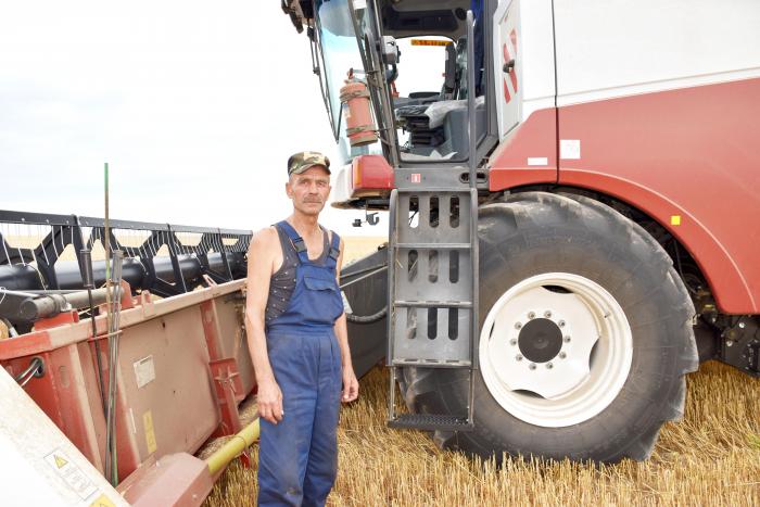 Комбайнер С.А. Колемасов – лидер жатвы
