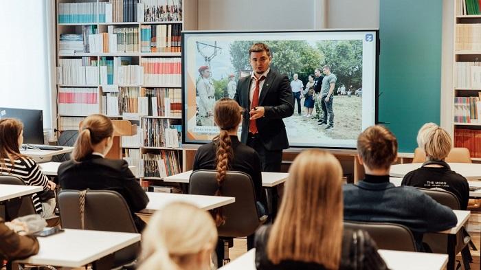 Студенты Мининского университета встретились с волонтером СВО Романом Пермяковым