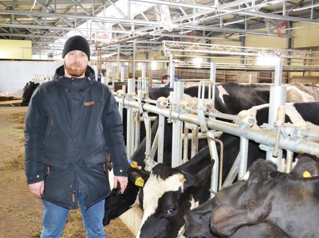 Артем Сергеевич Анохин, директор по животноводству, отвечает за все процессы на комплексе