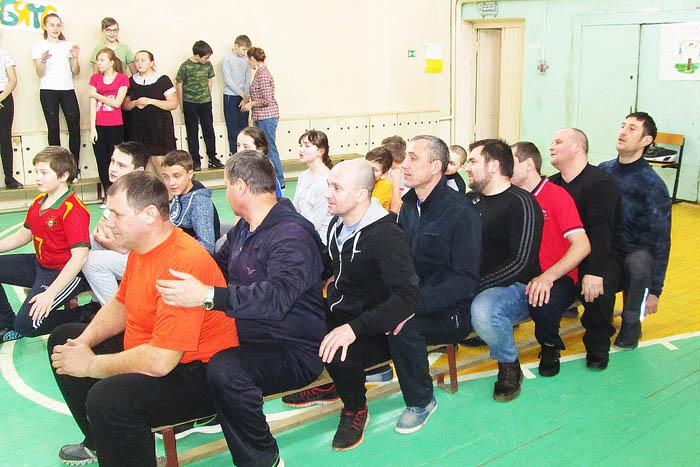 В рамках областного проекта «Всей семьей в будущее» в Ардатовской средней школе №2 состоялось семейное спортивное соревнование «Папа и я – дружная спортивная семья» среди учащихся и родителей 6 «В» класса. В рамках областного проекта «Всей семьей в будущее» в Ардатовской средней школе №2 состоялось семейное спортивное соревнование «Папа и я – дружная спортивная семья» среди учащихся и родителей 6 «В» класса.