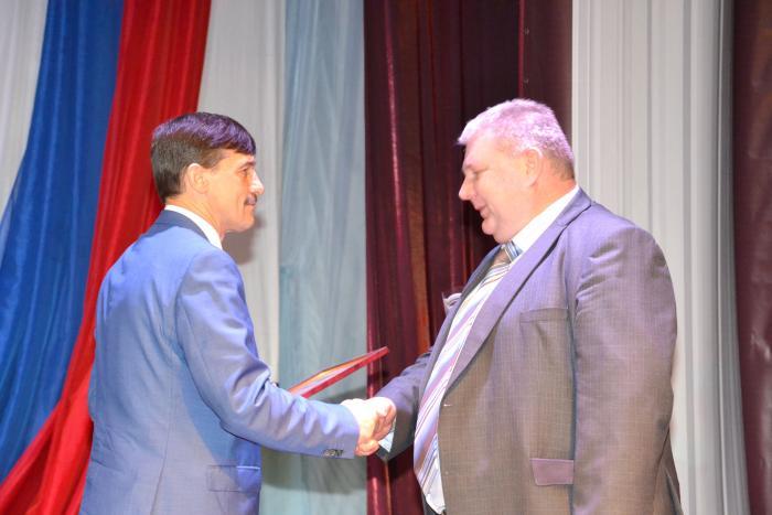 О.С. Борискину вручил Благодарственное письмо В.М. Полухин