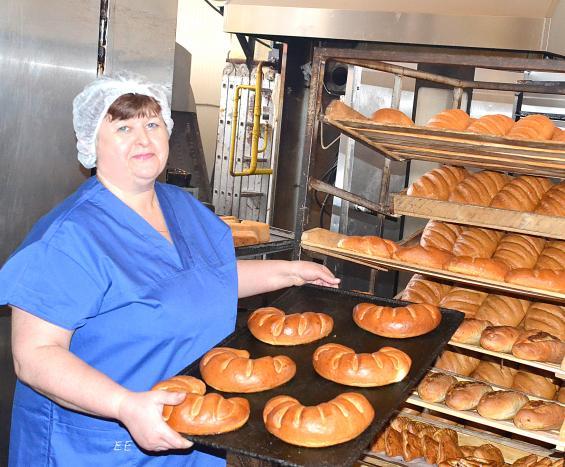 Бригадир цеха хлебопечения Елена Петровна Ерошина