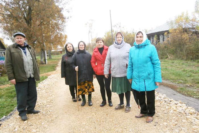 «По отремонтированной дороге теперь можно пройти и в грязь», – говорят жители Новой Лазаревки «По отремонтированной дороге теперь можно пройти и в грязь», – говорят жители Новой Лазаревки