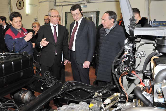 Глава региона Глеб Никитин обсудил перспективы развития отрасли с президентом «Группы ГАЗ» Вадимом Сорокиным на Павловском автобусном заводе Глава региона Глеб Никитин обсудил перспективы развития отрасли с президентом «Группы ГАЗ» Вадимом Сорокиным на Павловском автобусном заводе