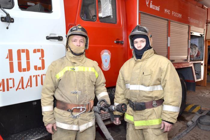 Пожарные II караула (начальник караула В.А. Егорьков), ардатовцы Александр Николаевич Даньшин и Роман Николаевич Мысягин