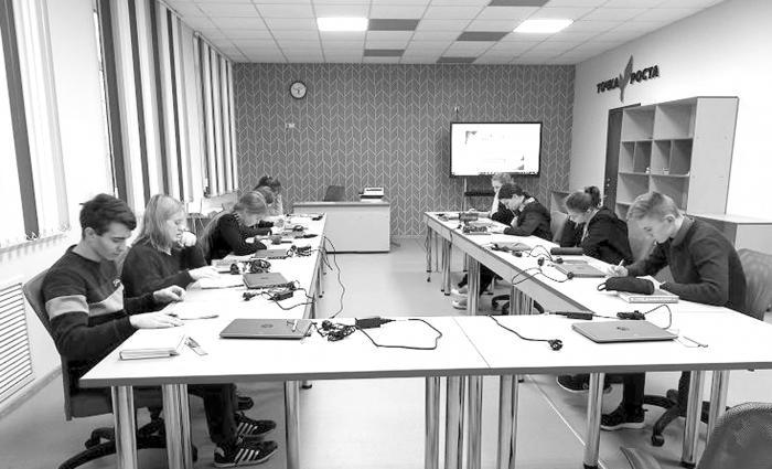 На открытом уроке по информатике саконские школьники продемонстрировали знания, полученные в «Точке роста»