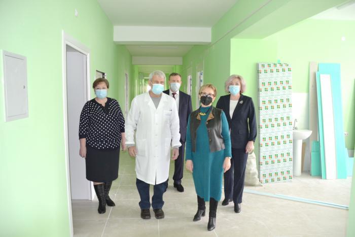 Н.В. Назарова проинспектировала ход ремонта терапевтического отделения ЦРБ