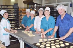  Работники цеха хлебопечения ежедневно выпускают более тонны различных хлебобулочных изделий, которые реализуются через торговую сеть Ардатовского райпо и за пределами района