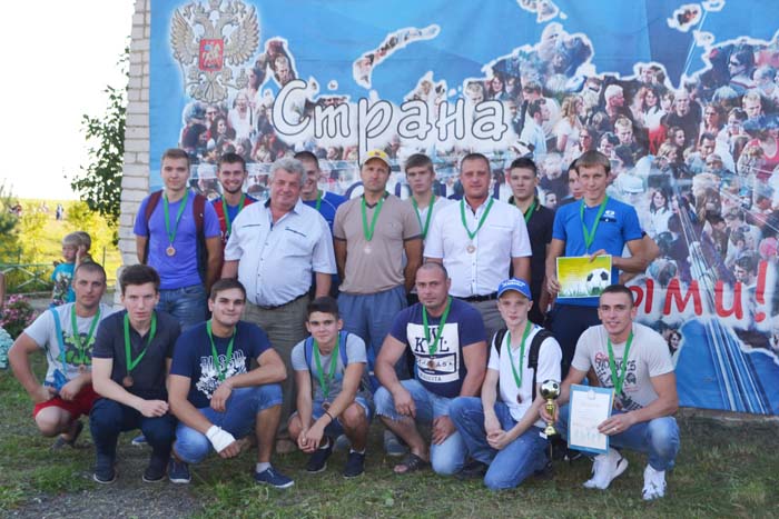 Торжественное награждение футбольной команды "Колос" (Размазлей-Саконы)