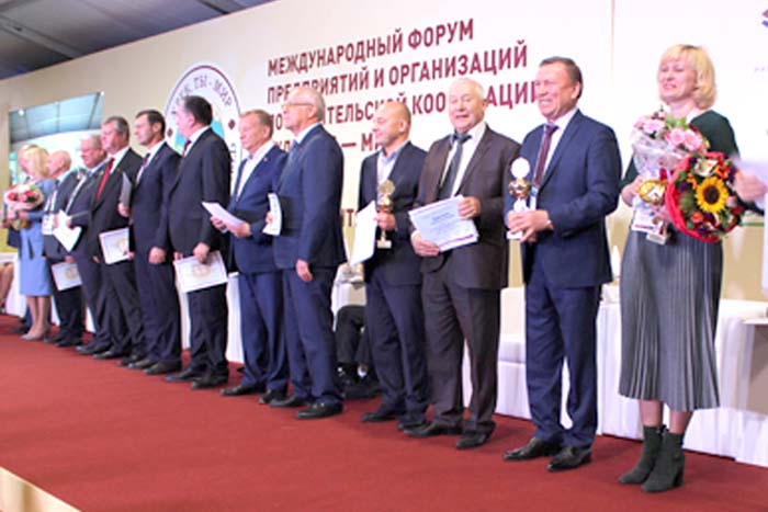 На Международном кооперативном форуме «Хлеб, ты – мир» в Калужской области Ардатовский пищекомбинат объявили одним из победителей Всероссийского конкурса «Лучший хлеб России-2019». Чувство гордости испытывал за ардатовских пекарей председатель правления Ардатовского райпо Рафаиль Сафиуллович Янбиков, когда ему вручали Кубки и Дипломы